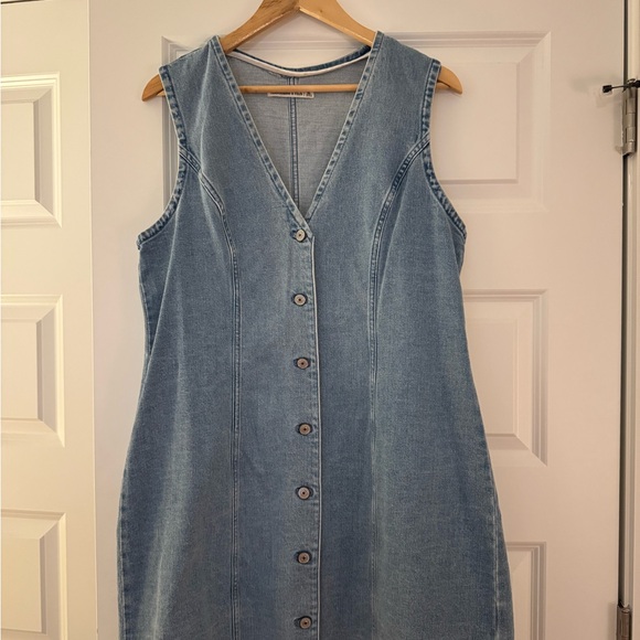 Abercrombie & Fitch Dresses & Skirts - Abercrombie & Fitch Mara Demin V-Neck dress